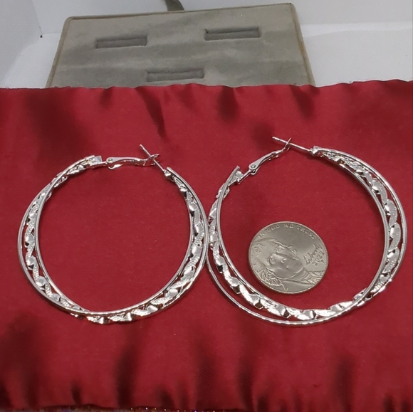 Women's Elegant Silver New Fashion Big Round Hoop Laser Cut 2" Earrings NWT - Picture 4 of 6